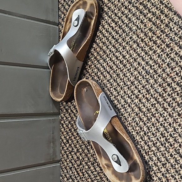 Birkenstock Gizeh Sandals, size 42. - Picture 8 of 10